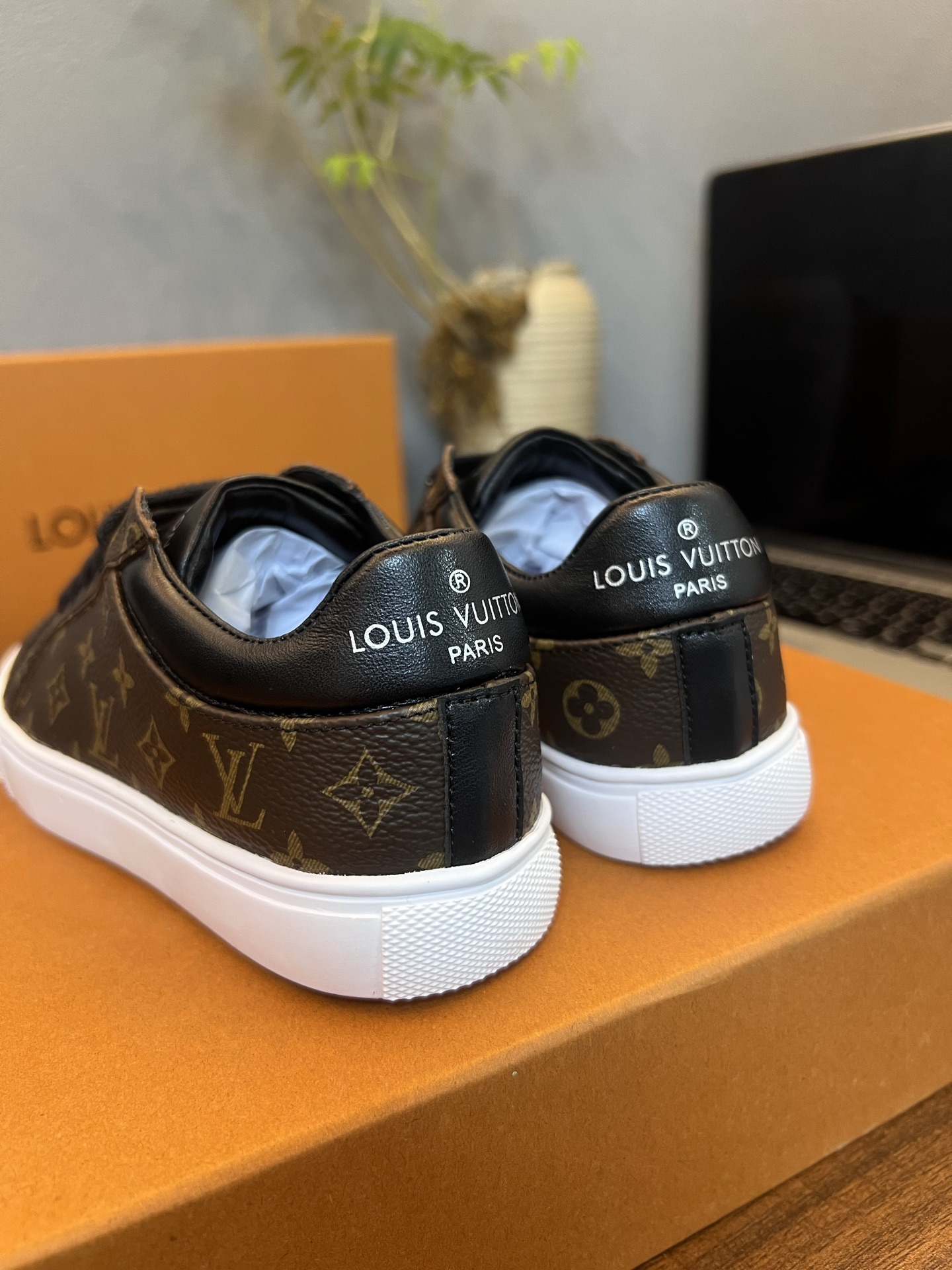 Children's shoes child